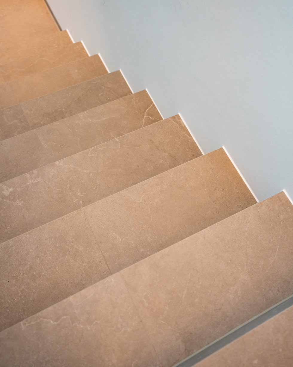 Stein trifft Holz – Treppenprojekt