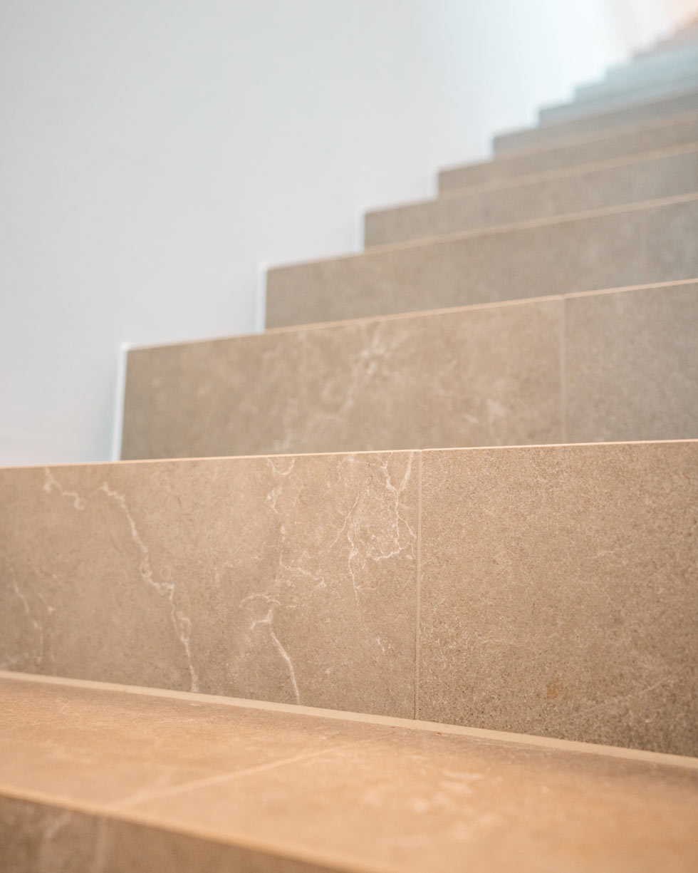 Stein trifft Holz – Treppenprojekt